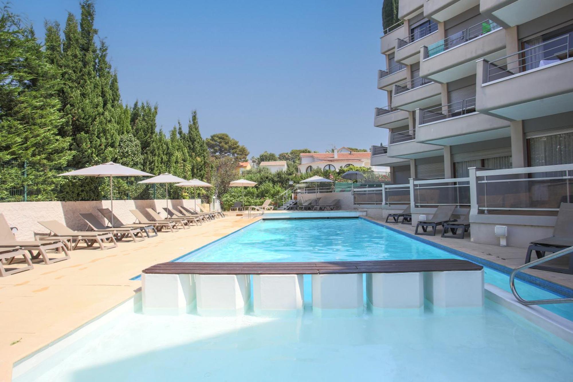 Hotel Brise De Mer - Piscine Interieure & Exterieure Saint-Raphaël Eksteriør billede